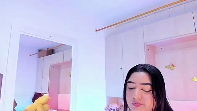 LilyWhitney online show from 05-03-26, 04:18