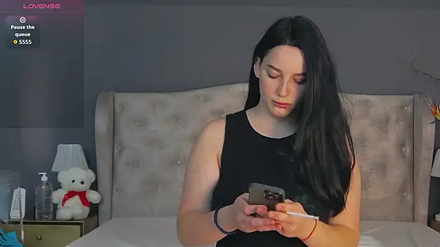 Leah Brooks online show from 09-19-25, 05:09