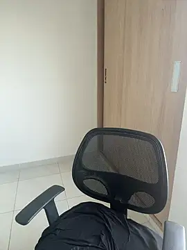 LauraCatalina online show from 10-29-25, 12:07