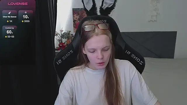 Luna Navy online show from 10-03-25, 06:32