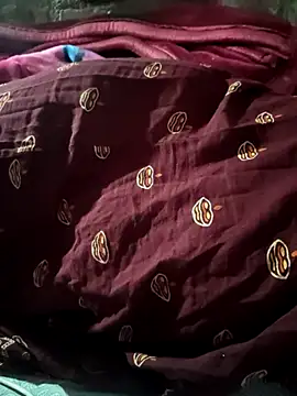 Snapshot of POOJACOUPLE chatting on 10-22-25, 08:14 POOJACOUPLE online show from 10-22-25, 08:14