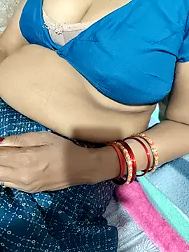 Snapshot of POOJACOUPLE chatting on 10-23-25, 05:18 POOJACOUPLE online show from 10-23-25, 05:18