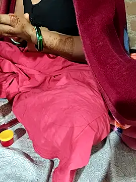 Snapshot of POOJACOUPLE chatting on 01-13-26, 05:51 POOJACOUPLE online show from 01-13-26, 05:51