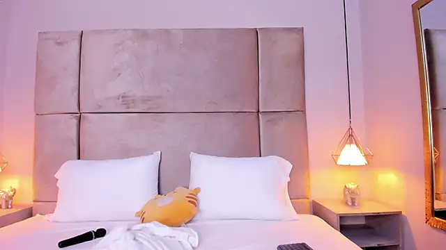 isabel sofiaa online show from 09-21-25, 03:41