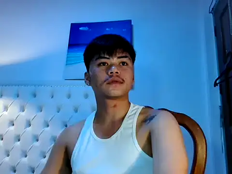 Snapshot of hot_emman chatting on 03-29-26, 02:39 hot emman online show from 03-29-26, 02:39