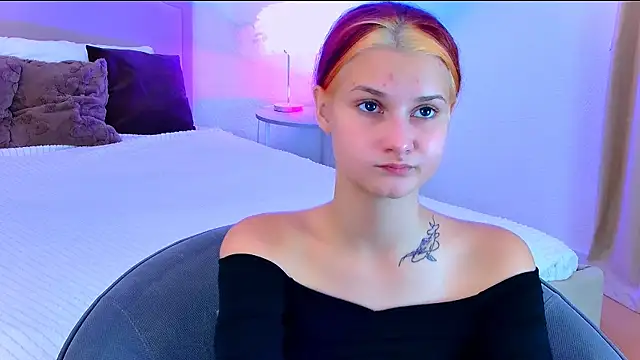 Snapshot of NightOpal chatting on 10-12-25, 02:38 NightOpal online show from 10-12-25, 02:38