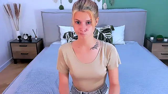 Snapshot of NightOpal chatting on 11-05-25, 04:07 NightOpal online show from 11-05-25, 04:07