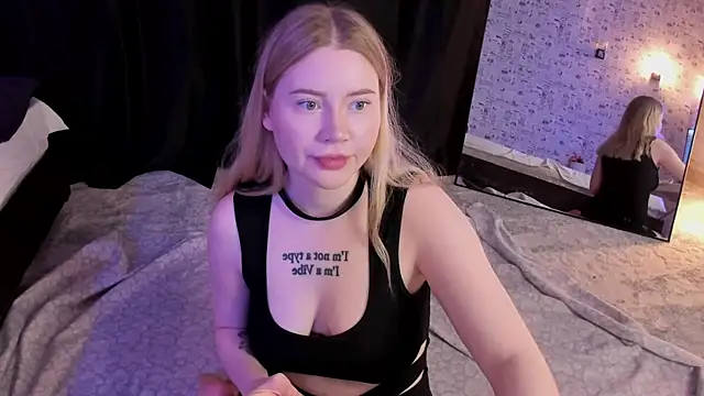 Lillie Berry online show from 11-19-25, 04:34