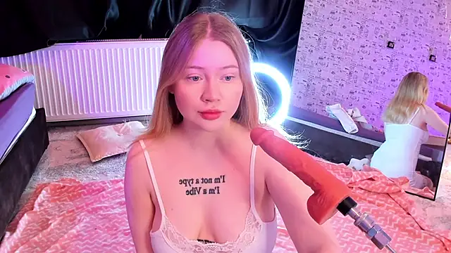 Lillie Berry online show from 01-10-26, 04:47