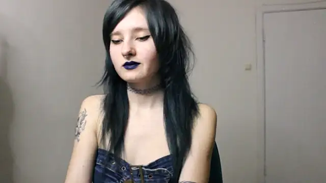 midnightsiren777 online show from 11-04-25, 09:47