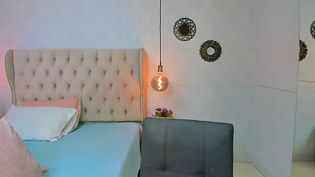 Snapshot of Tatihornyy chatting on 10-25-25, 11:29 Tatihornyy online show from 10-25-25, 11:29