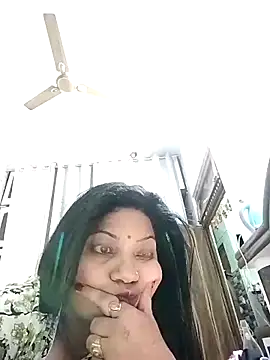 Snapshot of Cute-Janvi20 chatting on 02-19-26, 04:19 Cute-Janvi20 online show from 02-19-26, 04:19