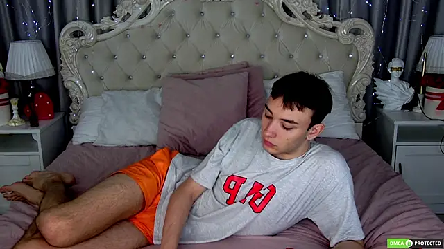 FelixCurtis online show from 09-11-25, 04:23