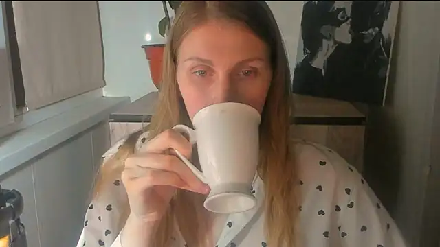 JuliaMuuun online show from 04-06-26, 09:16