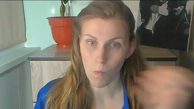 JuliaMuuun online show from 04-18-26, 08:09
