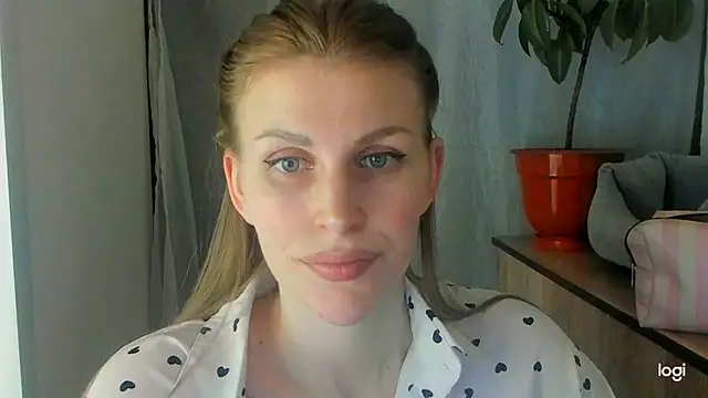 Snapshot of JuliaMuuun chatting on 06-06-26, 08:57 JuliaMuuun online show from 06-06-26, 08:57