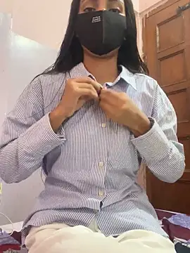 Snapshot of Sandhya_77 chatting on 09-28-25, 05:57 Sandhya 77 online show from 09-28-25, 05:57