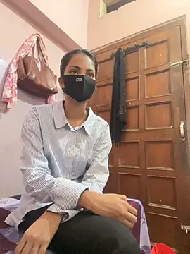 Snapshot of Sandhya_77 chatting on 09-29-25, 05:12 Sandhya 77 online show from 09-29-25, 05:12