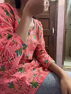 Snapshot of Sandhya_77 chatting on 10-04-25, 05:05 Sandhya 77 online show from 10-04-25, 05:05