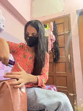 Snapshot of Sandhya_77 chatting on 10-11-25, 05:39 Sandhya 77 online show from 10-11-25, 05:39