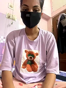 Snapshot of Sandhya_77 chatting on 10-28-25, 05:55 Sandhya 77 online show from 10-28-25, 05:55