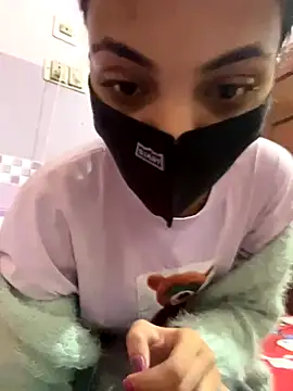 Snapshot of Sandhya_77 chatting on 11-02-25, 05:32 Sandhya 77 online show from 11-02-25, 05:32