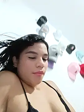 Snapshot of Little-Pussy-Sweet chatting on 09-28-25, 03:34 Little-Pussy-Sweet online show from 09-28-25, 03:34