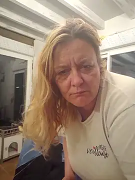 Misspapillon1840 online show from 03-12-26, 01:23