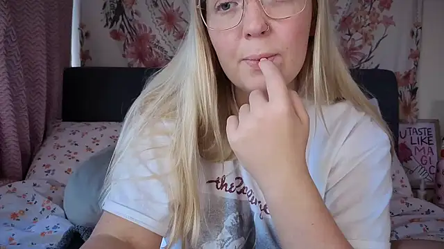 Daisyxoxo  online show from 10-07-25, 08:33