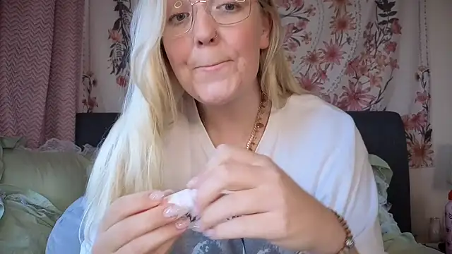 Snapshot of Daisyxoxo_ chatting on 11-13-25, 09:41 Daisyxoxo online show from 11-13-25, 09:41