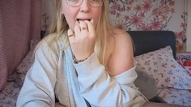 Snapshot of Daisyxoxo_ chatting on 11-16-25, 10:54 Daisyxoxo online show from 11-16-25, 10:54