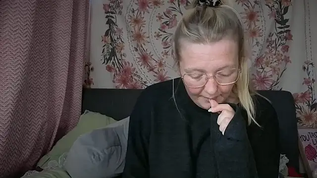 Snapshot of Daisyxoxo_ chatting on 12-05-25, 09:40 Daisyxoxo online show from 12-05-25, 09:40