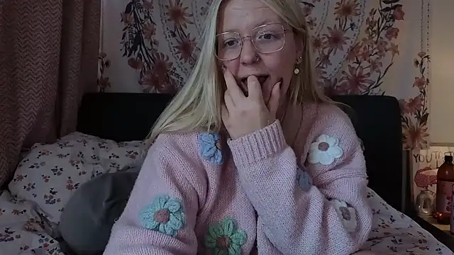 Snapshot of Daisyxoxo_ chatting on 03-03-26, 09:48 Daisyxoxo online show from 03-03-26, 09:48