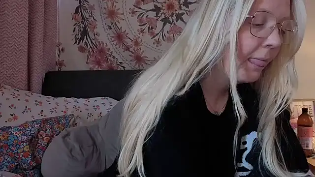 Snapshot of Daisyxoxo_ chatting on 03-04-26, 09:48 Daisyxoxo online show from 03-04-26, 09:48