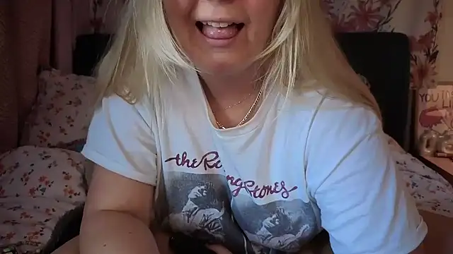 Snapshot of Daisyxoxo_ chatting on 03-05-26, 10:00 Daisyxoxo online show from 03-05-26, 10:00