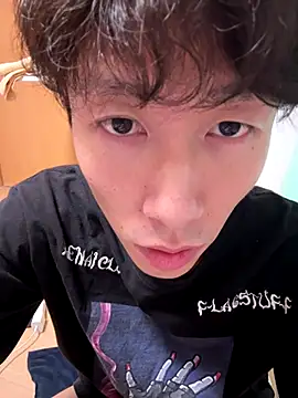 Snapshot of juri20cm chatting on 10-15-25, 05:57 juri20cm online show from 10-15-25, 05:57