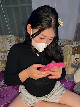 Snapshot of Samcutes chatting on 12-17-25, 01:28 Samcutes online show from 12-17-25, 01:28