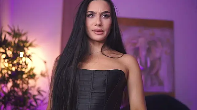 Snapshot of NinaSolenne chatting on 10-28-25, 09:06 NinaSolenne online show from 10-28-25, 09:06