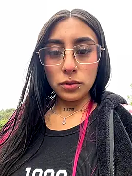 Violeet Smith online show from 09-19-25, 01:01