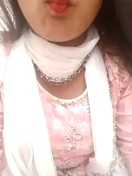 Snapshot of Babe_Doll04 chatting on 05-13-26, 07:06 Babe Doll04 online show from 05-13-26, 07:06