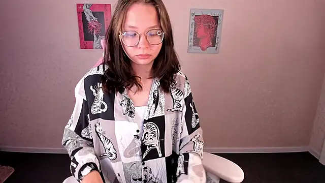 Noora Moore online show from 09-12-25, 12:55