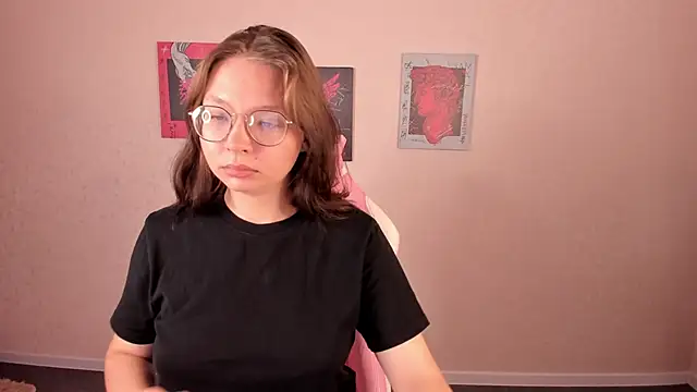 Noora Moore online show from 09-22-25, 12:12