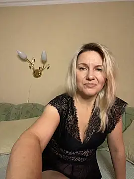 AliceSwan4011 online show from 10-17-25, 03:53