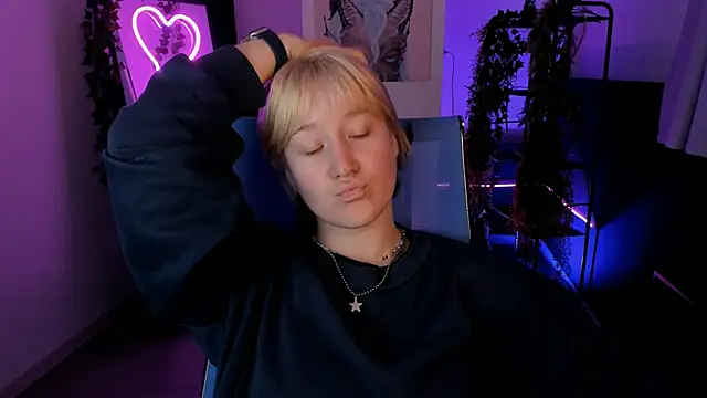 Snapshot of CinBellamy chatting on 09-09-25, 05:40 CinBellamy online show from 09-09-25, 05:40