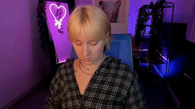 Snapshot of CinBellamy chatting on 09-11-25, 05:51 CinBellamy online show from 09-11-25, 05:51