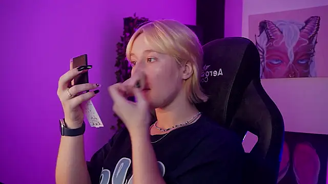 Snapshot of CinBellamy chatting on 09-17-25, 09:00 CinBellamy online show from 09-17-25, 09:00