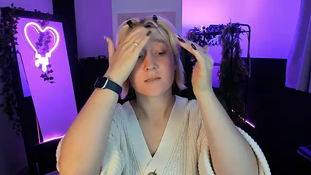 Snapshot of CinBellamy chatting on 09-22-25, 05:20 CinBellamy online show from 09-22-25, 05:20