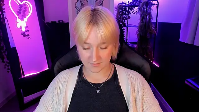 Snapshot of CinBellamy chatting on 09-23-25, 05:54 CinBellamy online show from 09-23-25, 05:54