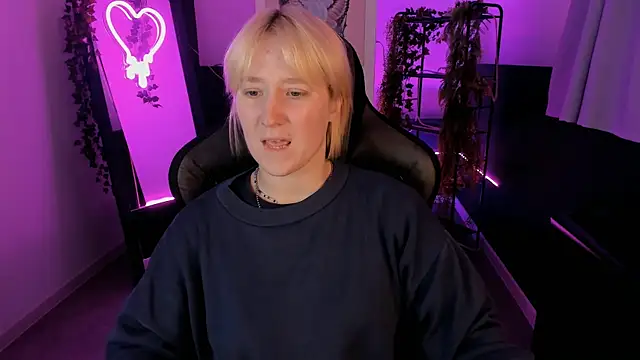 Snapshot of CinBellamy chatting on 09-30-25, 06:07 CinBellamy online show from 09-30-25, 06:07