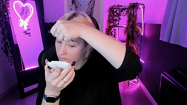 Snapshot of CinBellamy chatting on 10-01-25, 06:08 CinBellamy online show from 10-01-25, 06:08